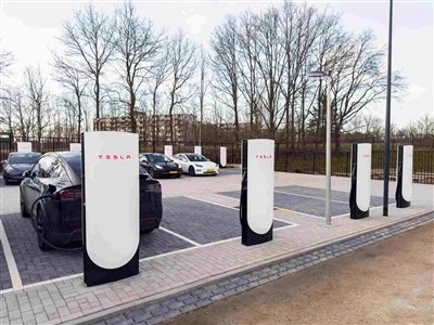Tesla V4 Supercharger: קצב טעינה של עד 500kW, עידן חדש של טעינת רכב חשמלי מגיע!